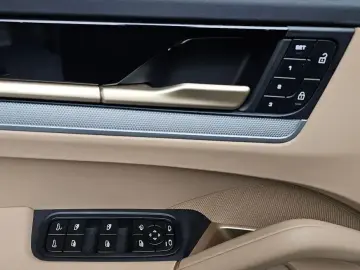 2023 Porsche Cayenne с пробегом 22 635 км