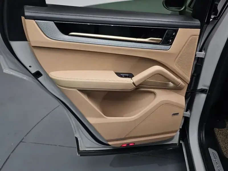 2023 Porsche Cayenne с пробегом 22 635 км