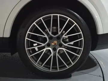 2023 Porsche Cayenne с пробегом 52 978 км