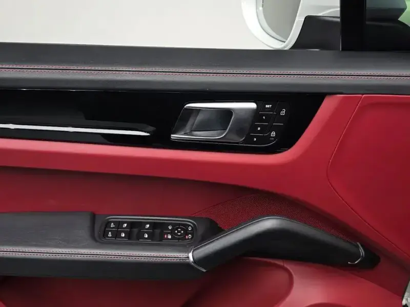 2023 Porsche Cayenne с пробегом 51 897 км