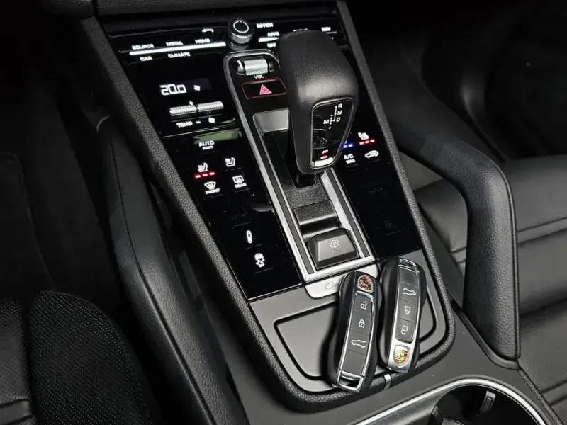 2023 Porsche Cayenne с пробегом 16 256 км