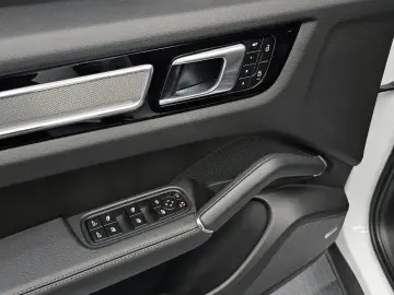 2023 Porsche Cayenne с пробегом 16 256 км