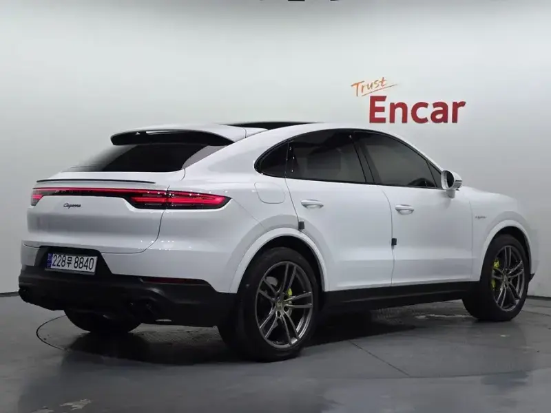 2023 Porsche Cayenne с пробегом 19 233 км