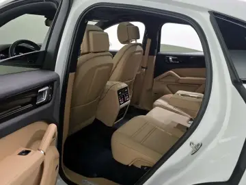 2023 Porsche Cayenne с пробегом 19 233 км