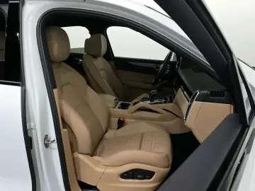 2023 Porsche Cayenne с пробегом 19 233 км