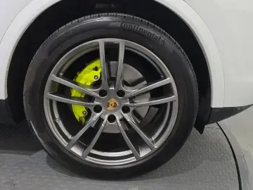 2023 Porsche Cayenne с пробегом 19 233 км