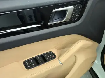 2023 Porsche Cayenne с пробегом 19 233 км