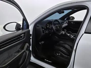 2023 Porsche Cayenne с пробегом 53 025 км