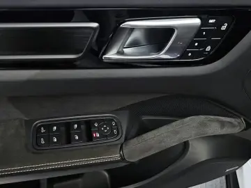2023 Porsche Cayenne с пробегом 53 025 км