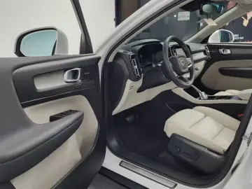 2023 Volvo XC40 с пробегом 21 167 км