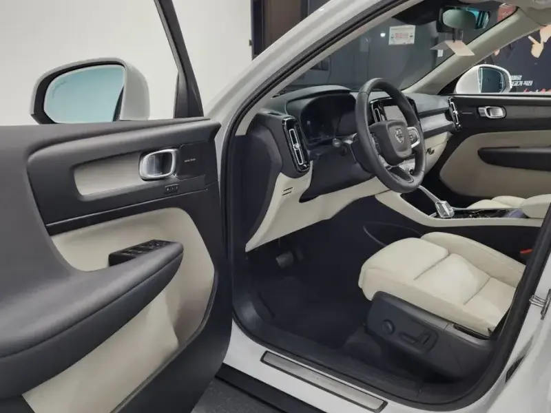 2023 Volvo XC40 с пробегом 21 167 км