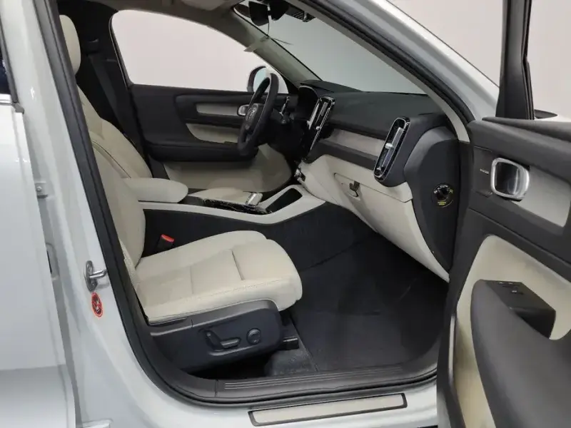 2023 Volvo XC40 с пробегом 21 167 км