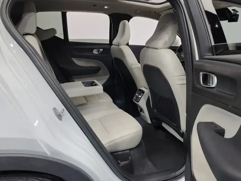 2023 Volvo XC40 с пробегом 21 167 км