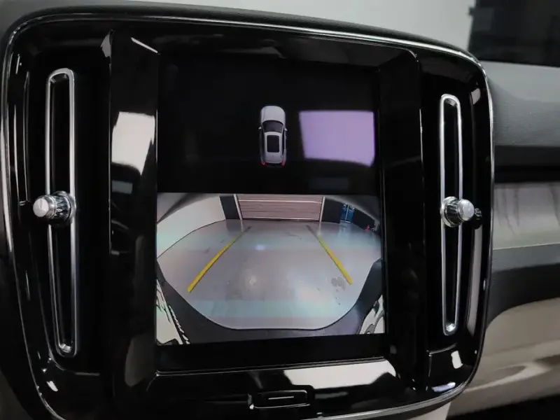 2023 Volvo XC40 с пробегом 21 167 км