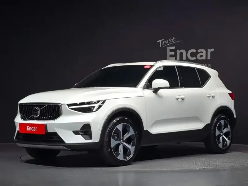 2025 Volvo XC40 с пробегом 9 524 км