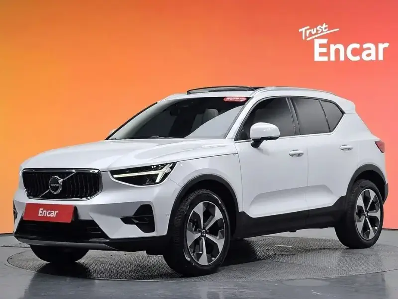 2023 Volvo XC40 с пробегом 60 472 км