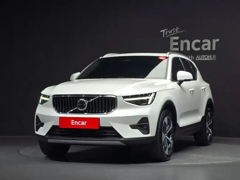 2025 Volvo XC40 с пробегом 9 524 км