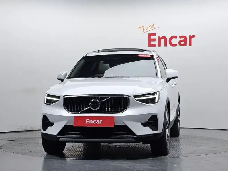 2023 Volvo XC40 с пробегом 60 472 км