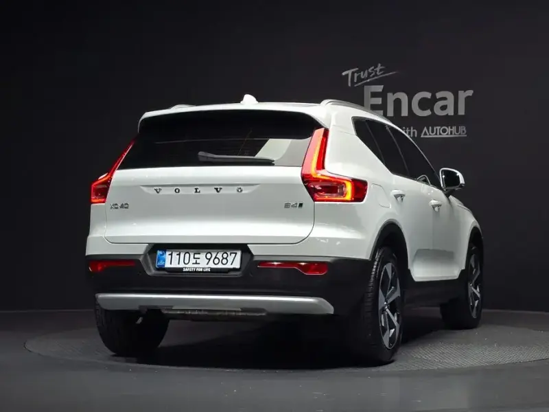 2025 Volvo XC40 с пробегом 9 524 км