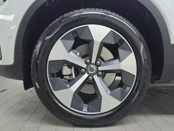 2025 Volvo XC40 с пробегом 9 524 км