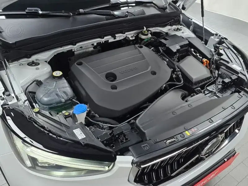 2025 Volvo XC40 с пробегом 9 524 км