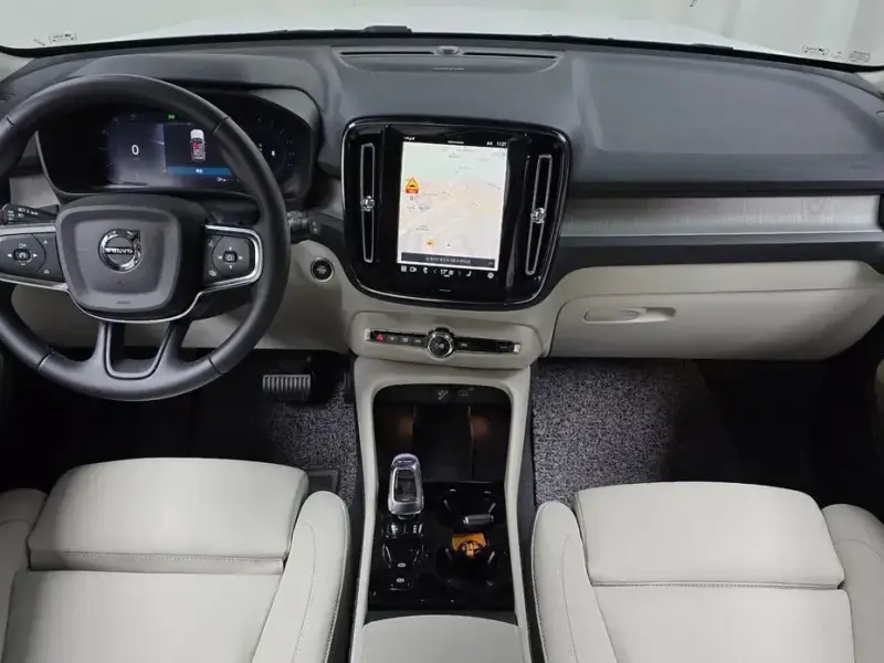 2025 Volvo XC40 с пробегом 9 524 км
