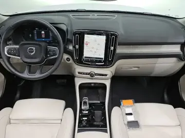 2023 Volvo XC40 с пробегом 60 472 км