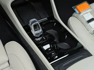 2023 Volvo XC40 с пробегом 60 472 км