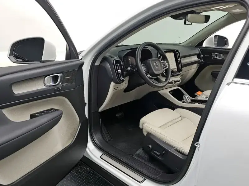2023 Volvo XC40 с пробегом 60 472 км