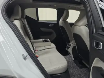 2025 Volvo XC40 с пробегом 9 524 км