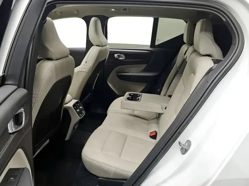 2023 Volvo XC40 с пробегом 60 472 км