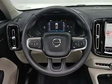 2023 Volvo XC40 с пробегом 60 472 км