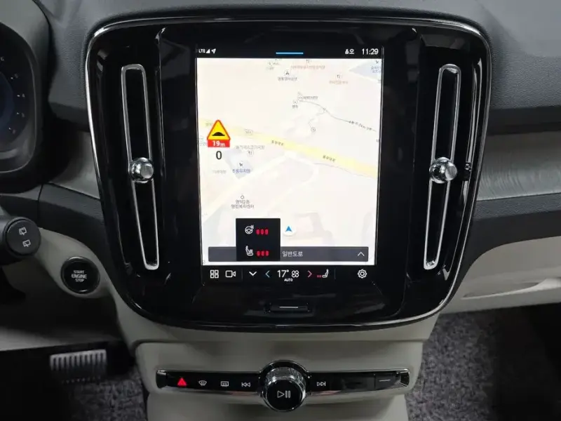 2025 Volvo XC40 с пробегом 9 524 км