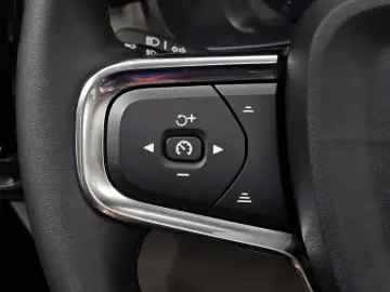 2023 Volvo XC40 с пробегом 60 472 км