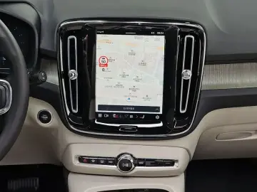 2023 Volvo XC40 с пробегом 60 472 км