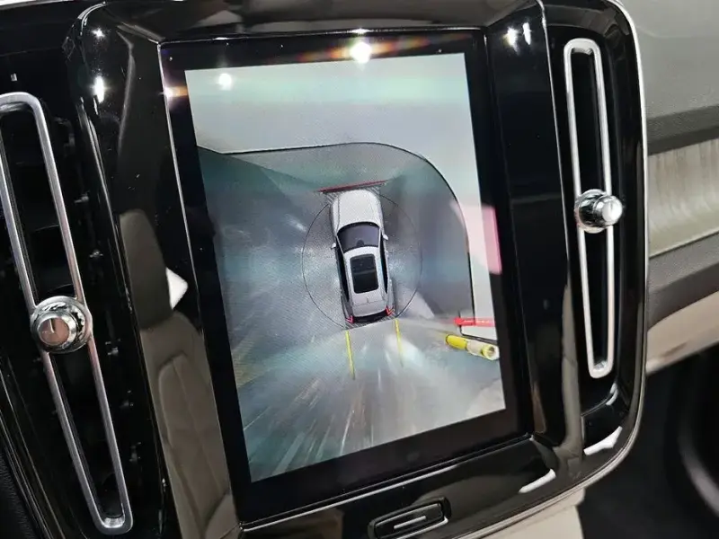 2023 Volvo XC40 с пробегом 60 472 км