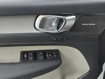 2025 Volvo XC40 с пробегом 9 524 км
