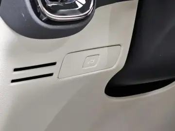 2023 Volvo XC40 с пробегом 60 472 км