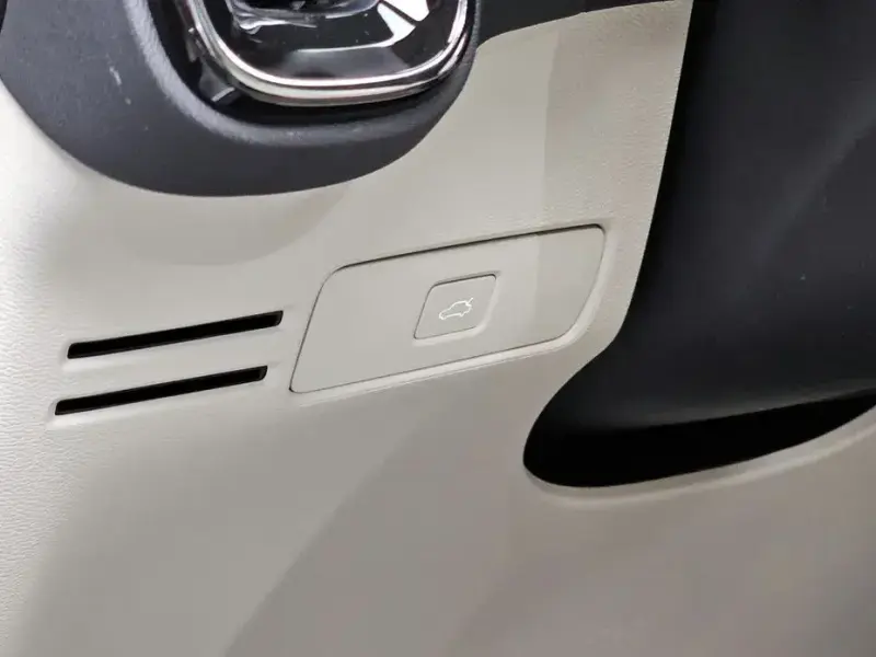 2023 Volvo XC40 с пробегом 60 472 км
