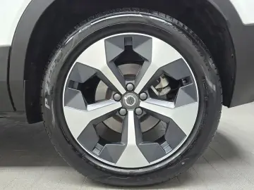2025 Volvo XC40 с пробегом 9 524 км