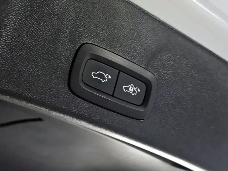 2023 Volvo XC40 с пробегом 60 472 км