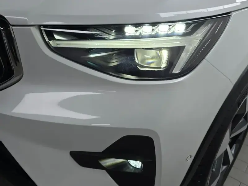 2025 Volvo XC40 с пробегом 9 524 км