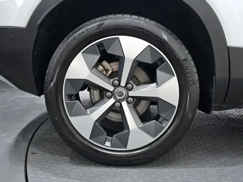 2023 Volvo XC40 с пробегом 60 472 км