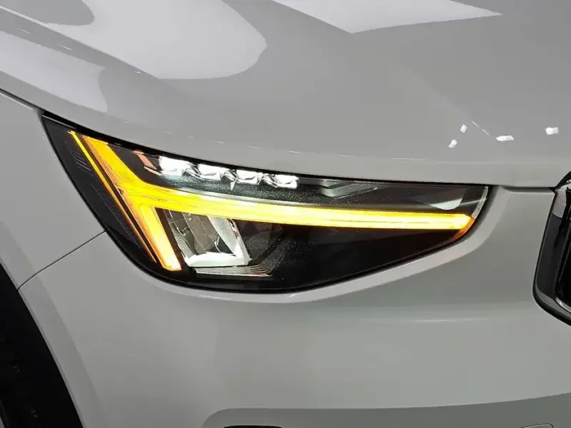 2023 Volvo XC40 с пробегом 60 472 км