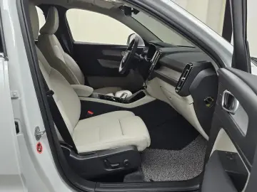 2025 Volvo XC40 с пробегом 9 524 км