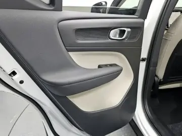 2023 Volvo XC40 с пробегом 60 472 км