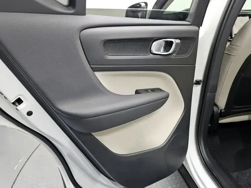 2023 Volvo XC40 с пробегом 60 472 км