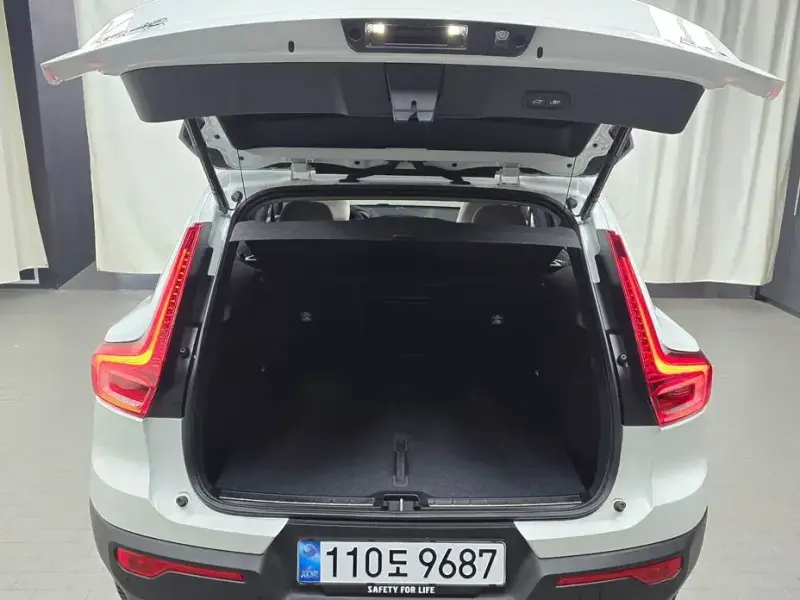 2025 Volvo XC40 с пробегом 9 524 км