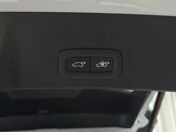 2025 Volvo XC40 с пробегом 9 524 км