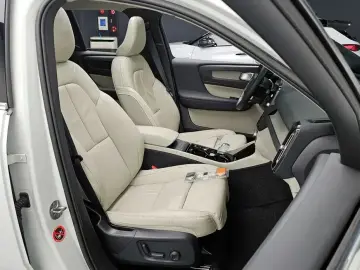 2023 Volvo XC40 с пробегом 60 472 км